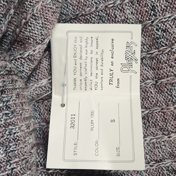 NWT- Alexxus Women's Turtleneck Sweater - Size S - Picture 4 of 4